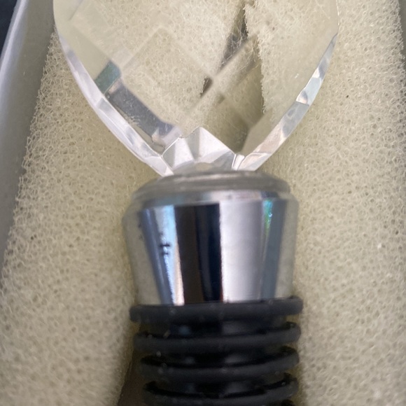 Heart wine stopper in box hard plastic looks like a crystal - Picture 7 of 7